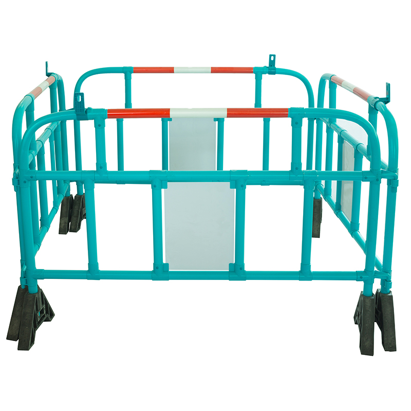 360 Degree Swiveled Feet Interlock One by One Reflective Sheeting 1500*1000  mm Road Plastic Barriers for safety